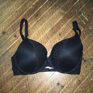 Victoria’s Secret Body soft padded 32DD bra